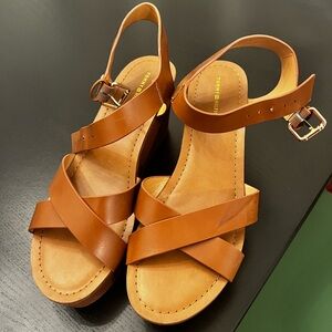 Tomy sandals